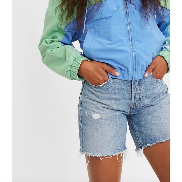 Levi’s 550 Mid Thigh Light Wash Frayed Denim mom Shorts - Picture 1 of 10